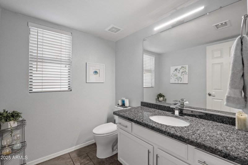 2027 E Parkside Ln-15