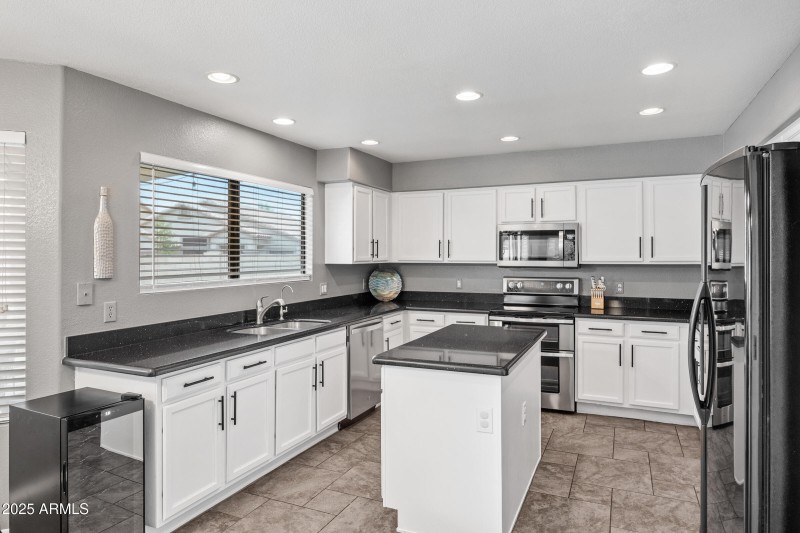 2027 E Parkside Ln-18