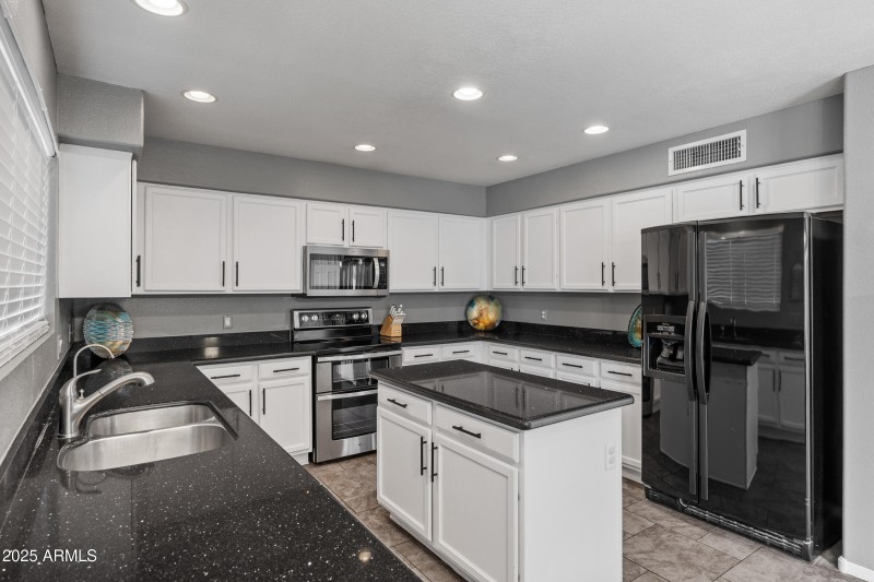 2027 E Parkside Ln-20