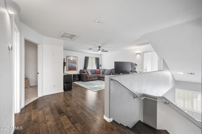 2027 E Parkside Ln-24