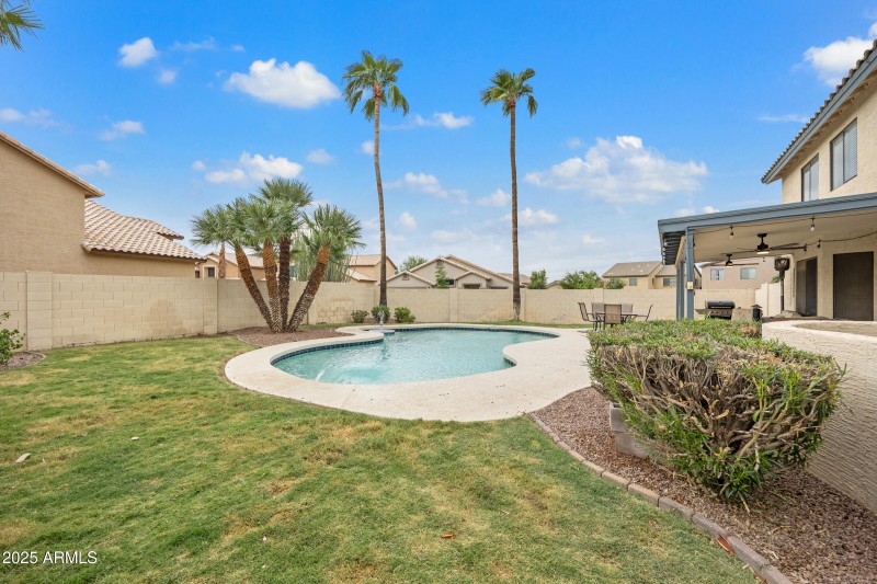 2027 E Parkside Ln-40