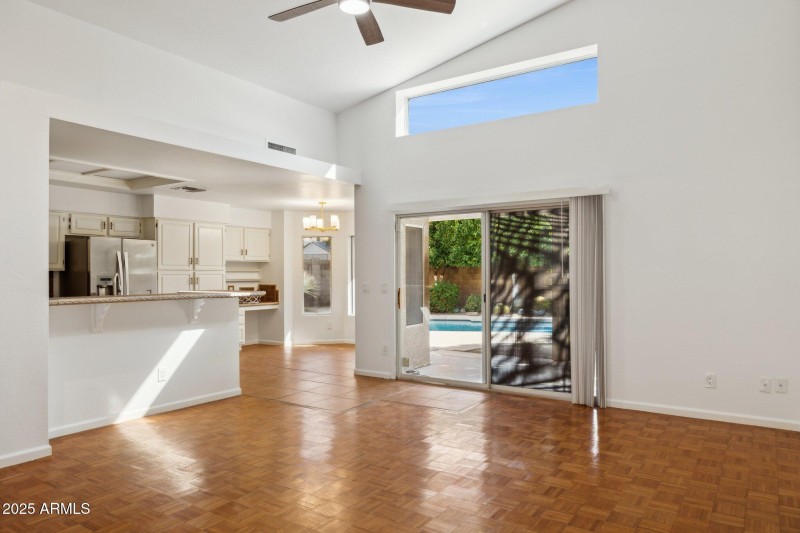 12-web-or-mls-16421-n-49th-st