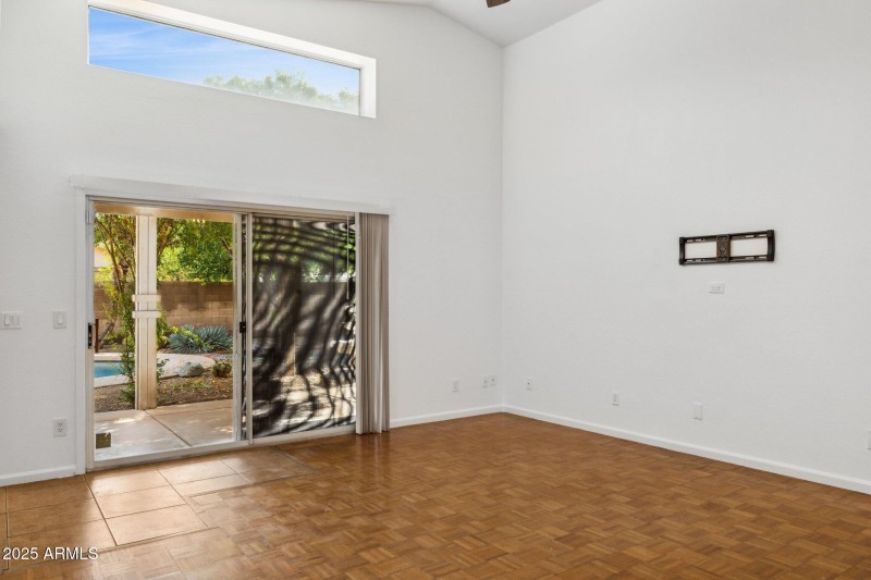 13-web-or-mls-16421-n-49th-st