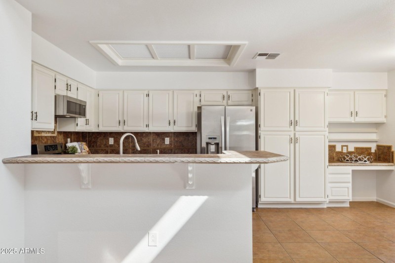 14-web-or-mls-16421-n-49th-st