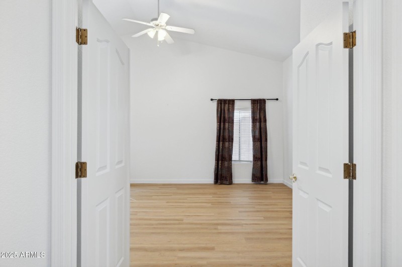 19-web-or-mls-16421-n-49th-st