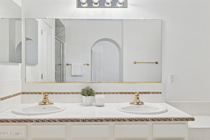 23-web-or-mls-16421-n-49th-st