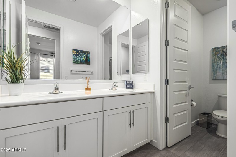 Full hallway bathroom