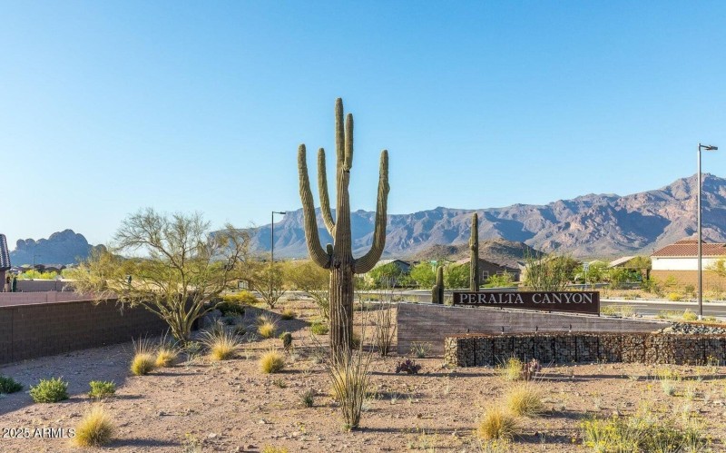 Peralta Canyon Entry