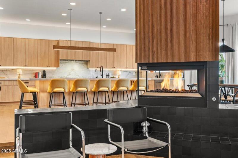 040-Family Room & kitchen