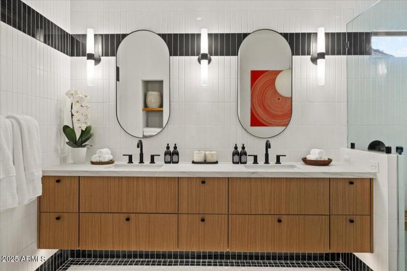 050-Primary bathroom