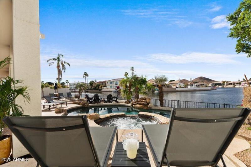 103-Lounge chairs & hot tub