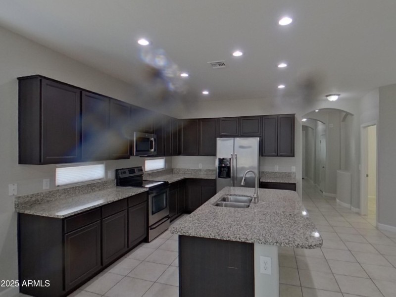 3_pc_HbPGEQssQI_kWFy4zqcYE_other_room_Vc