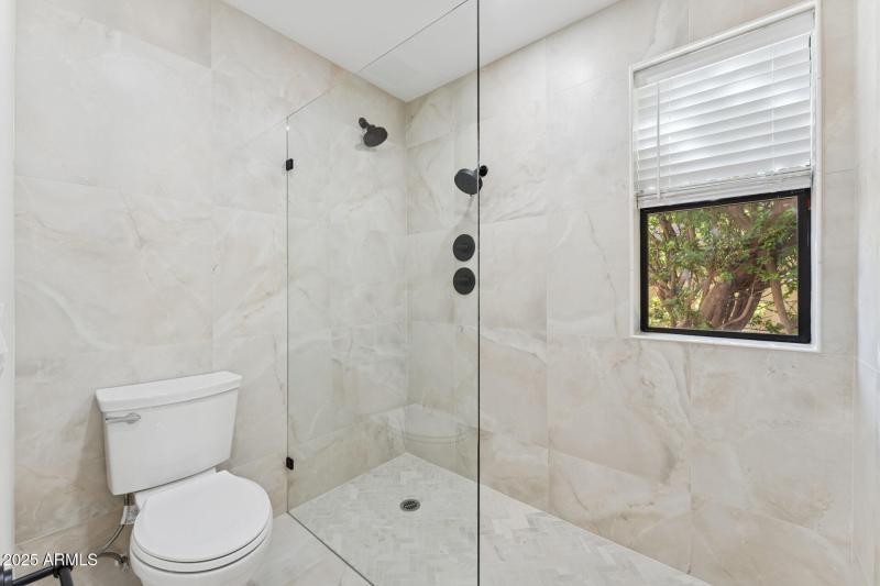 020-primary-bathroom