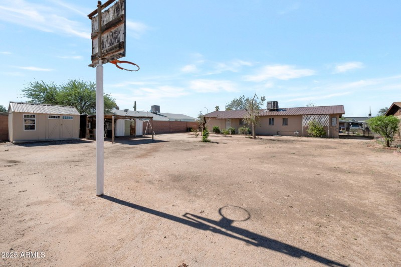 Great storage shed in the back yard