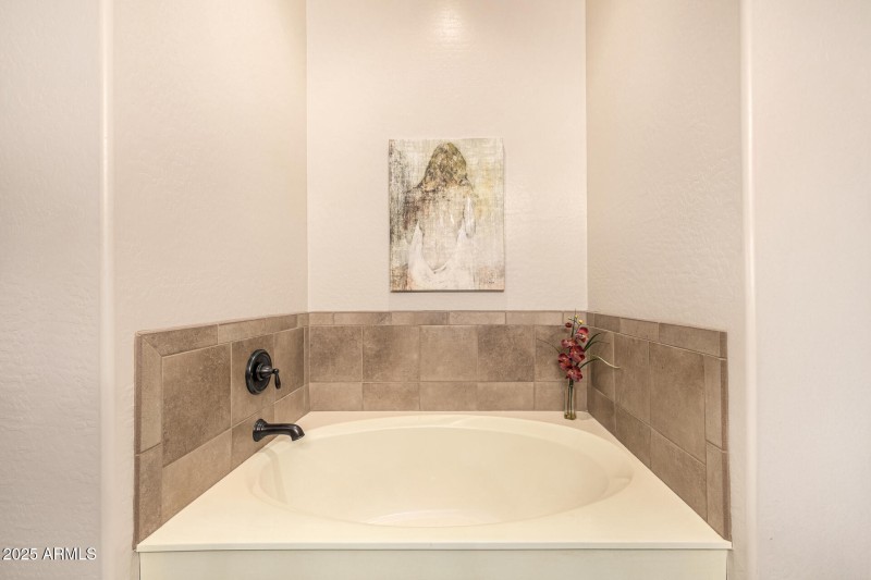 Soaking tub
