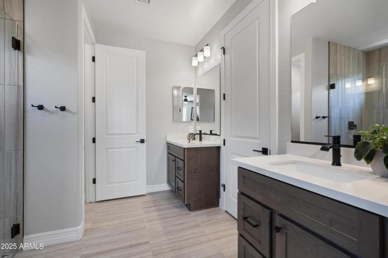 Double vanity in primary bathroom