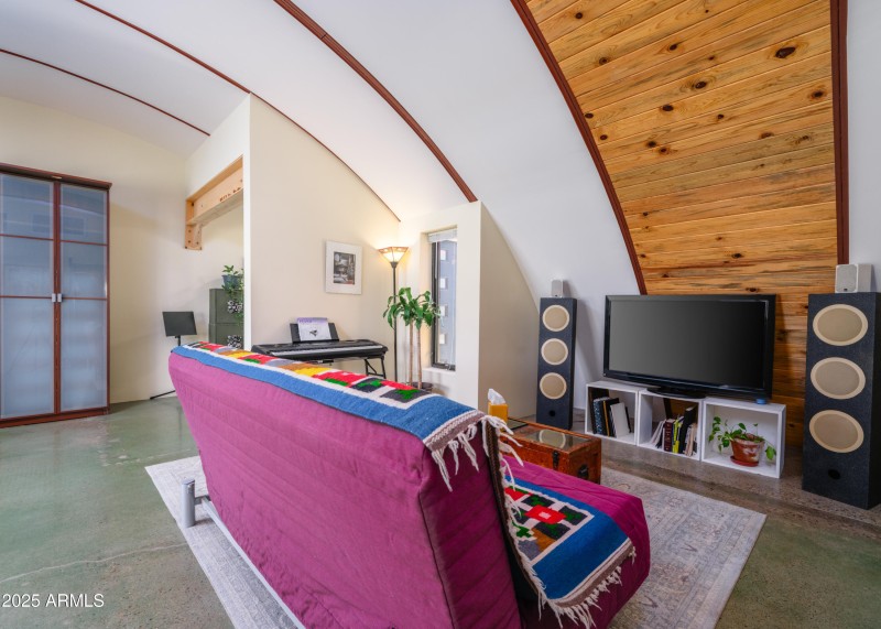 Listings_4733_N_14thSt-15