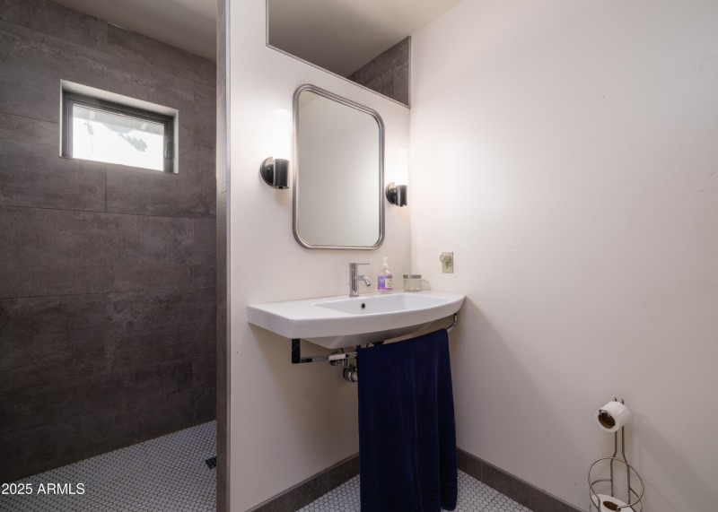 Listings_4733_N_14thSt-17