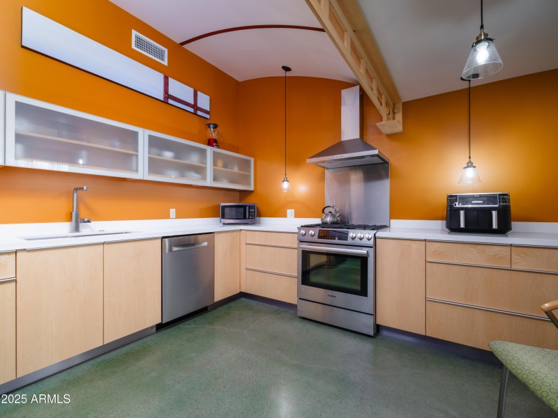 Listings_4733_N_14thSt-19