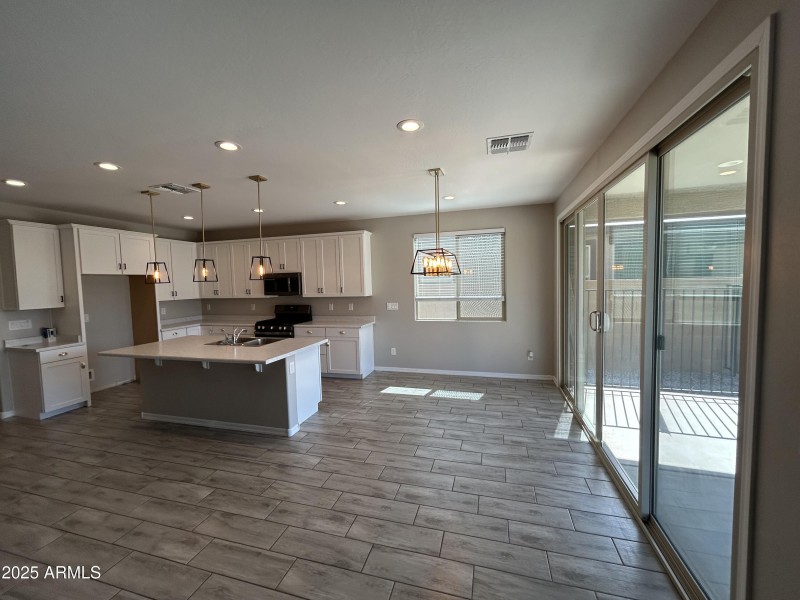 Kitchen & Eat in Kitchen