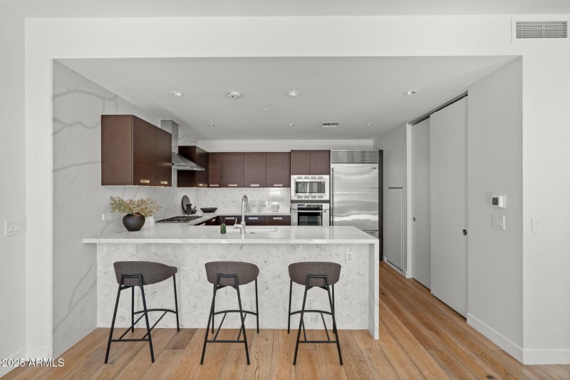 Kitchen | Breakfast Bar