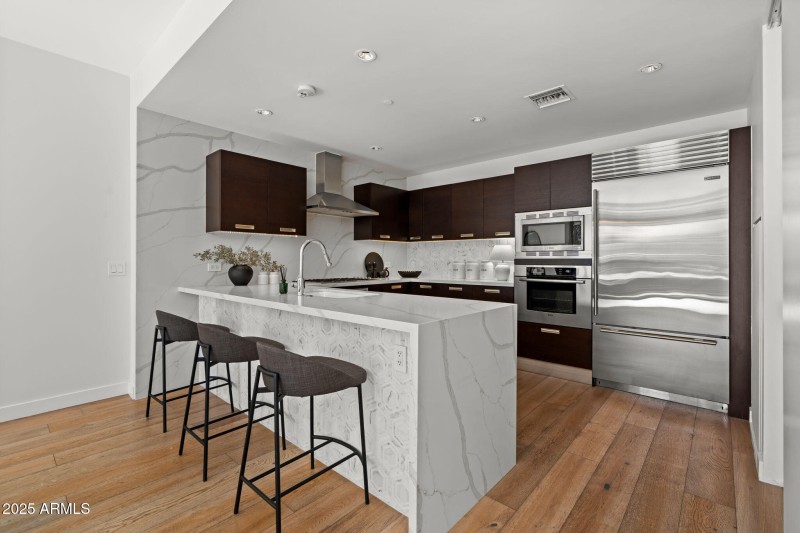 Kitchen | Breakfast Bar