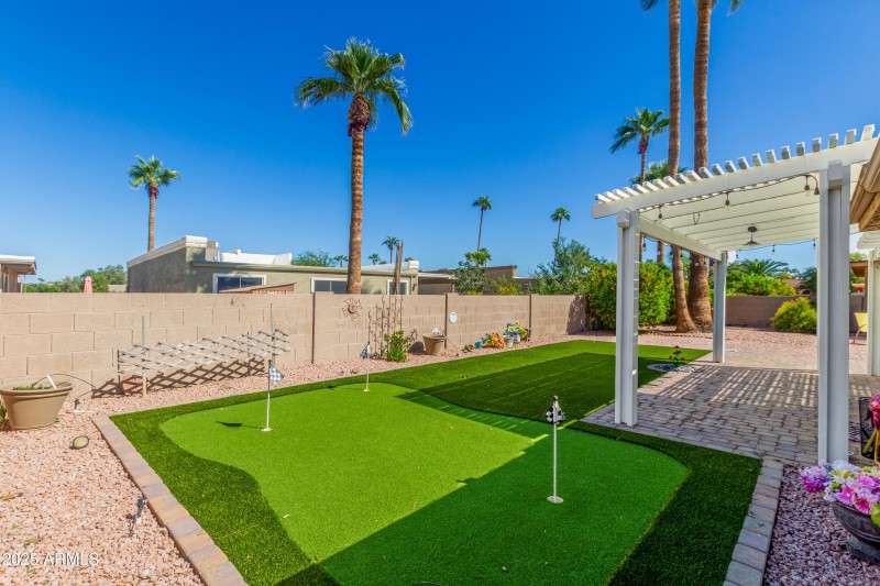 Lawndale Backyard Putting Green