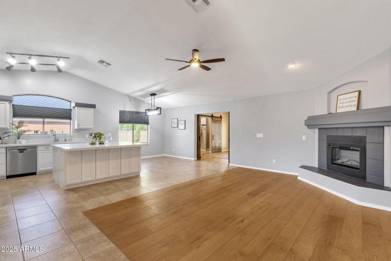 8-web-or-mls-18132-e-bellerive-dr