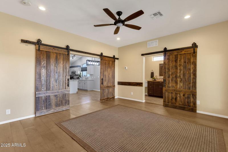 20-web-or-mls-18132-e-bellerive-dr