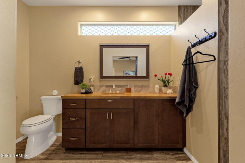 22-web-or-mls-18132-e-bellerive-dr