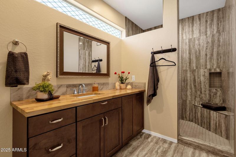 23-web-or-mls-18132-e-bellerive-dr