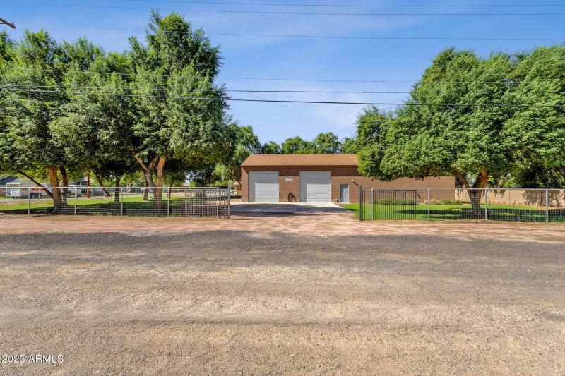 51-web-or-mls-18132-e-bellerive-dr