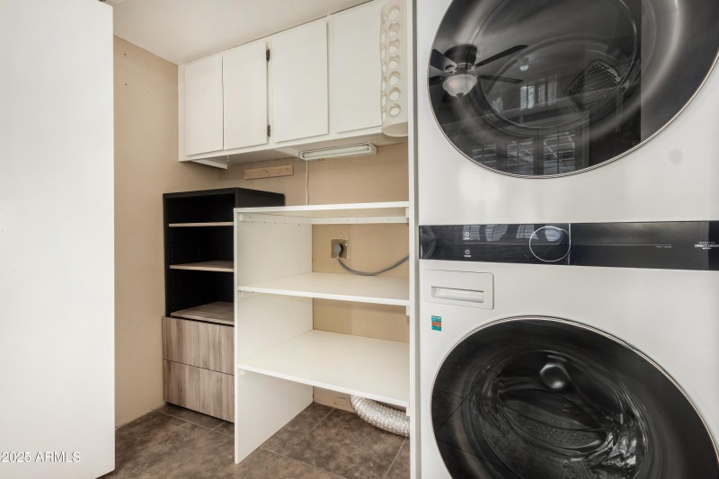 Lawndale Washer Dryer Storage