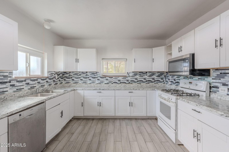 11-web-or-mls-Moreland-11