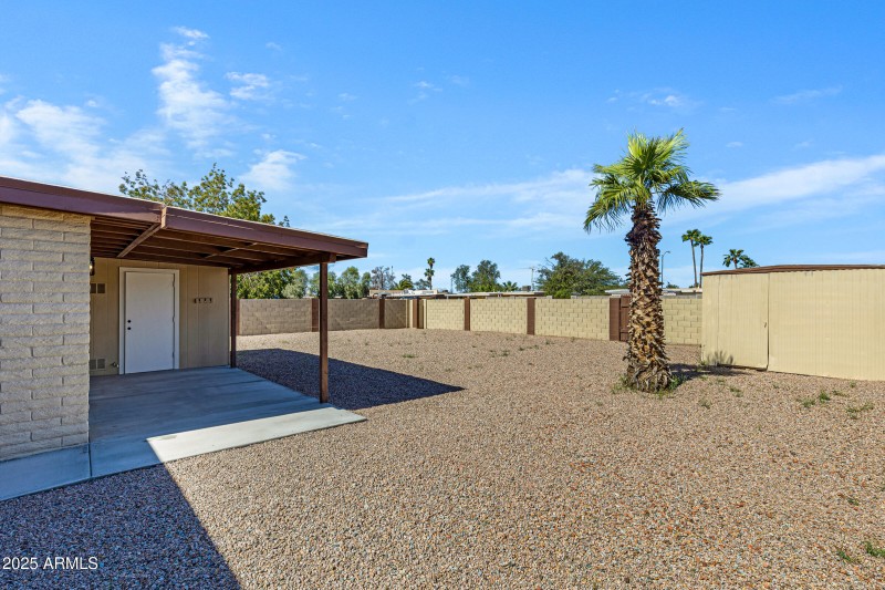 414 E Cholla St-24