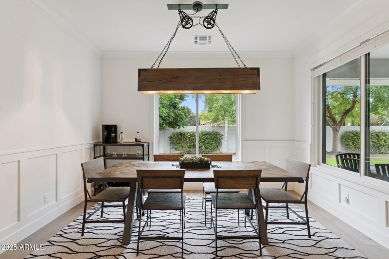 14-web-or-mls-8449-e-lincoln-dr