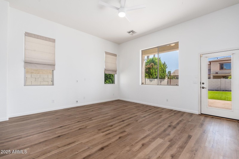 15659 W Meadowbrook Ave - 10