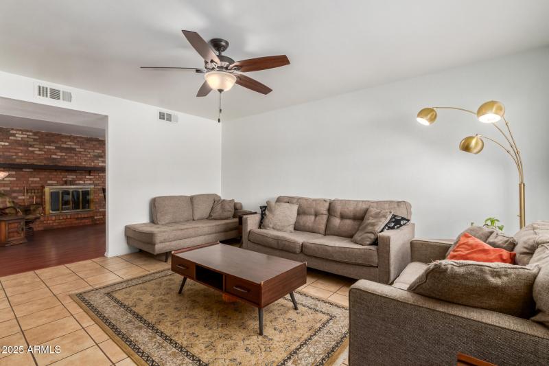 602 Judi Dr - Living Room