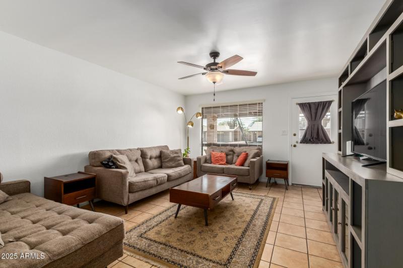 602 Judi Dr - Living Room