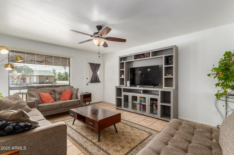 602 Judi Dr - Living Room