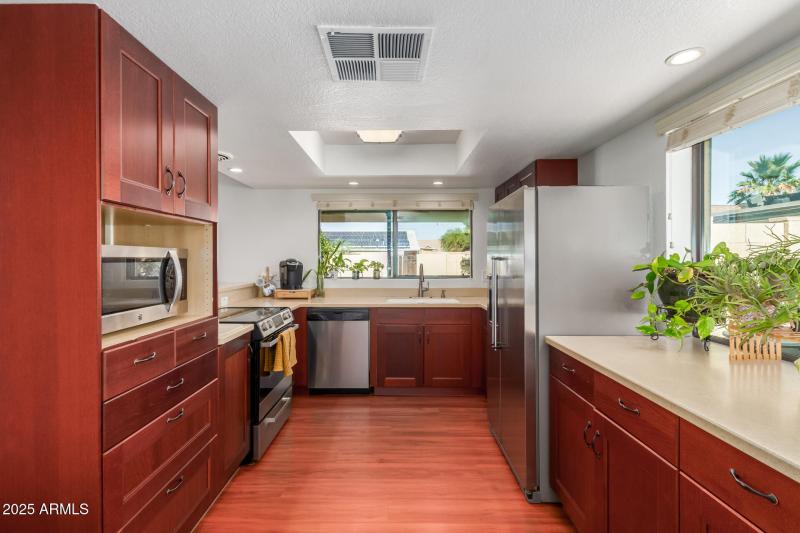 602 Judi Dr - Kitchen