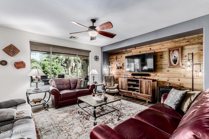 Beautiful Great Room to Entertain