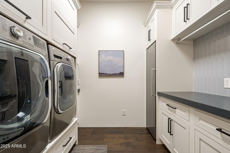 028_Lavish Laundry