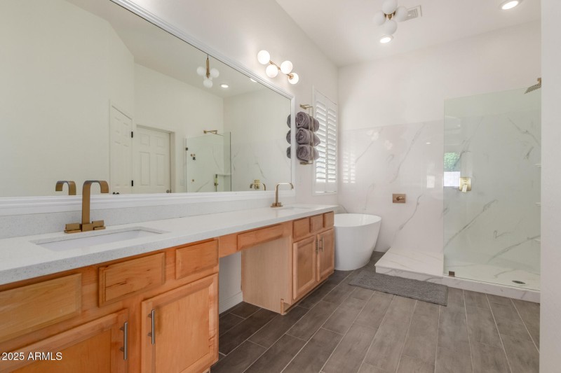 10722 E Keats Master Bathroom