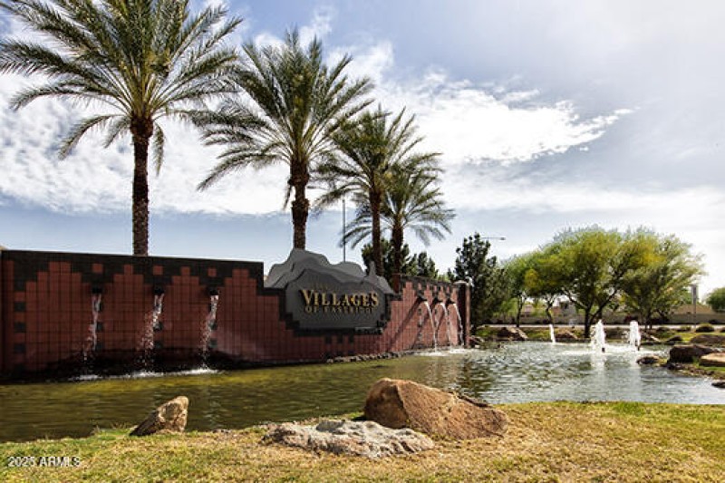 villages-of-eastridge-entry