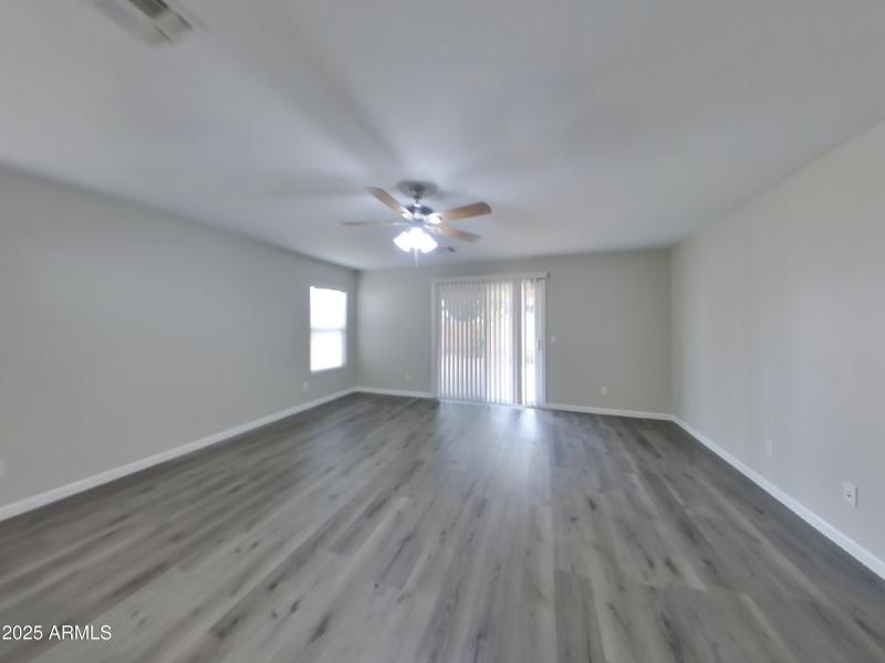 1_pc_hRoYPxlIwA_sFzwEitB8V_layout_1