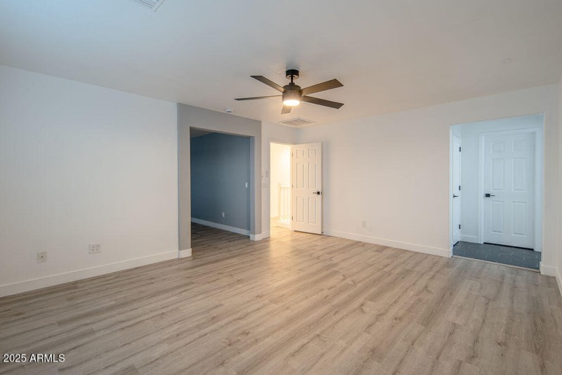 20250919_15766-W-McKinley-St_08