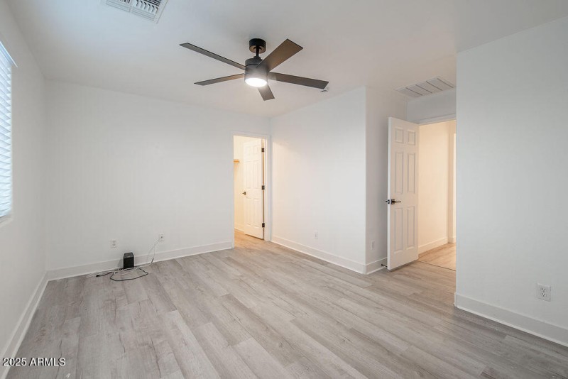 20250919_15766-W-McKinley-St_14