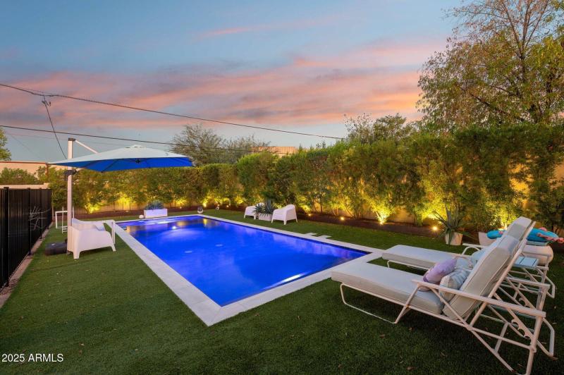 Minimalist desert retreat perfect