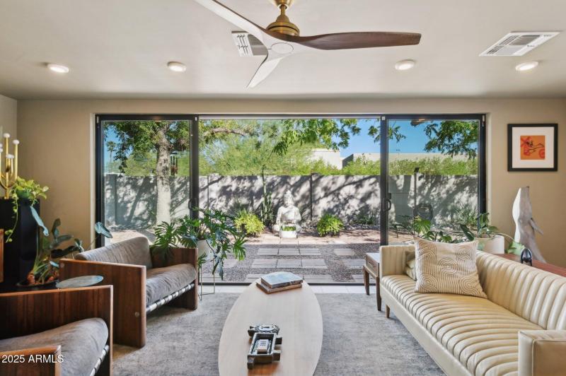 Sunlit spaces that flow naturally a